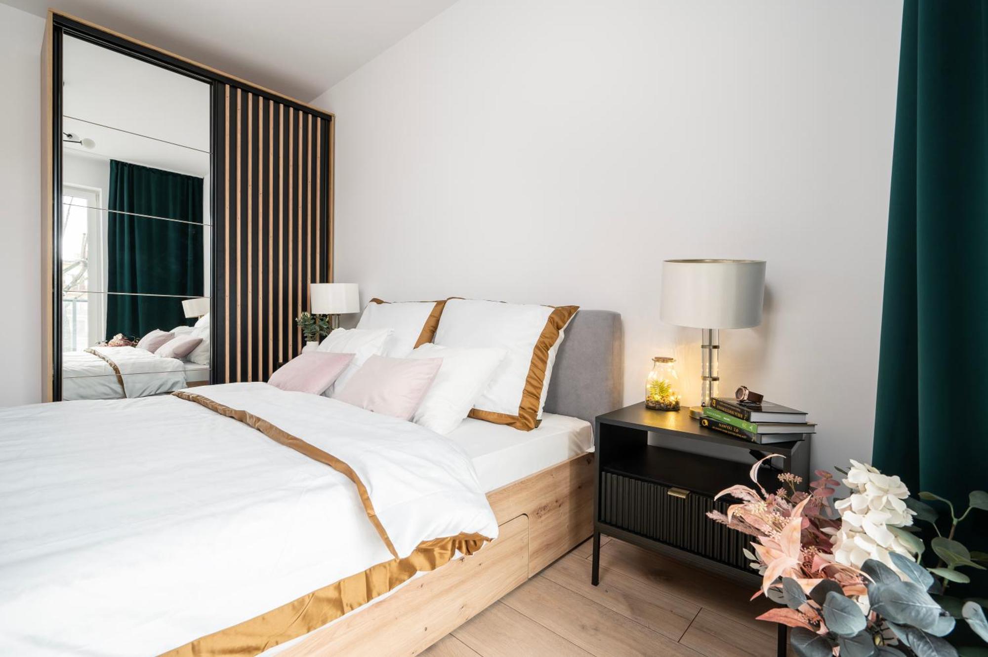 Manufaktura Residence - Apartamenty Prestiz Z Garazem Podziemnym I Dwoma Lazienkami ウッチ エクステリア 写真