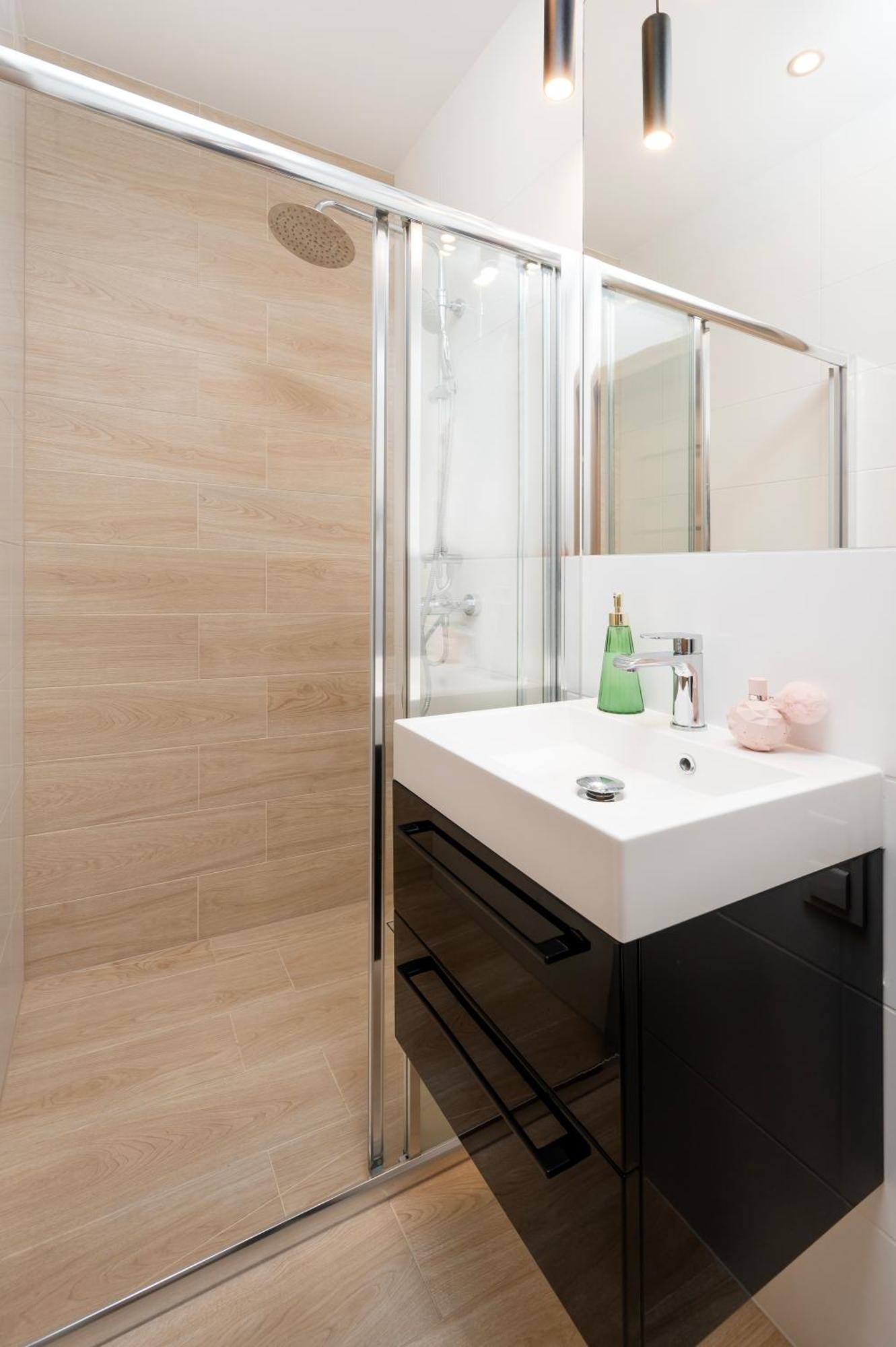 Manufaktura Residence - Apartamenty Prestiz Z Garazem Podziemnym I Dwoma Lazienkami ウッチ エクステリア 写真